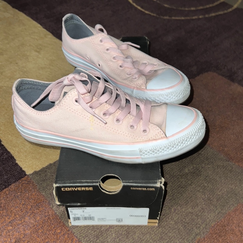 low top converse in vapor pink/thunder white size 7